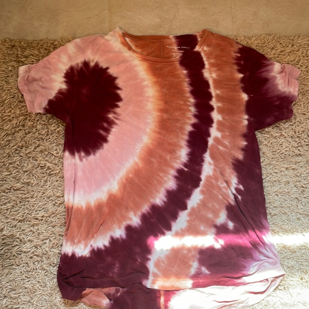 Tie-dye t-shirt from American eagle. It’s in great condition!